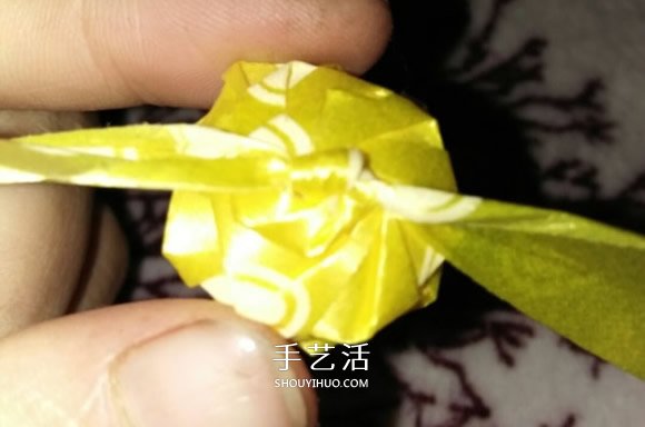 丝带折玫瑰花戒指图解 怎么折丝带玫瑰戒指